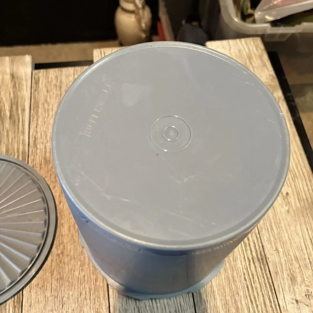 Vintage Tupperware  Canister Country Blue Rockets 807-7 7
